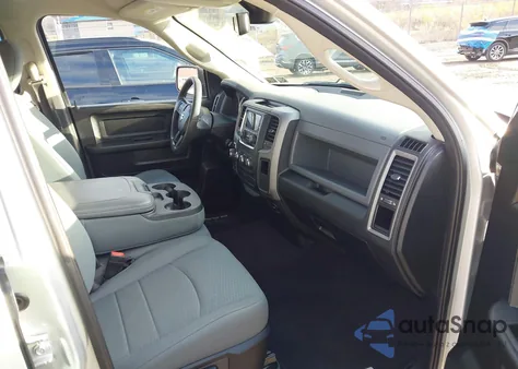 2019 Ram 1500 Classic Express 4X4 6'4 Box из США, поврежденный, VIN 1C6RR7FG3KS519665